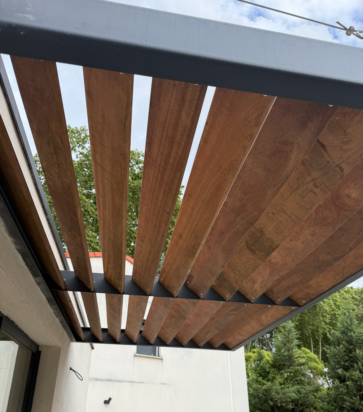 Casquette pergola métal et bois