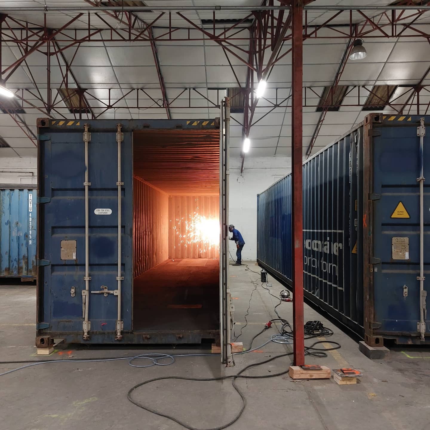 Contain atelier conteneurs maritime découpe
