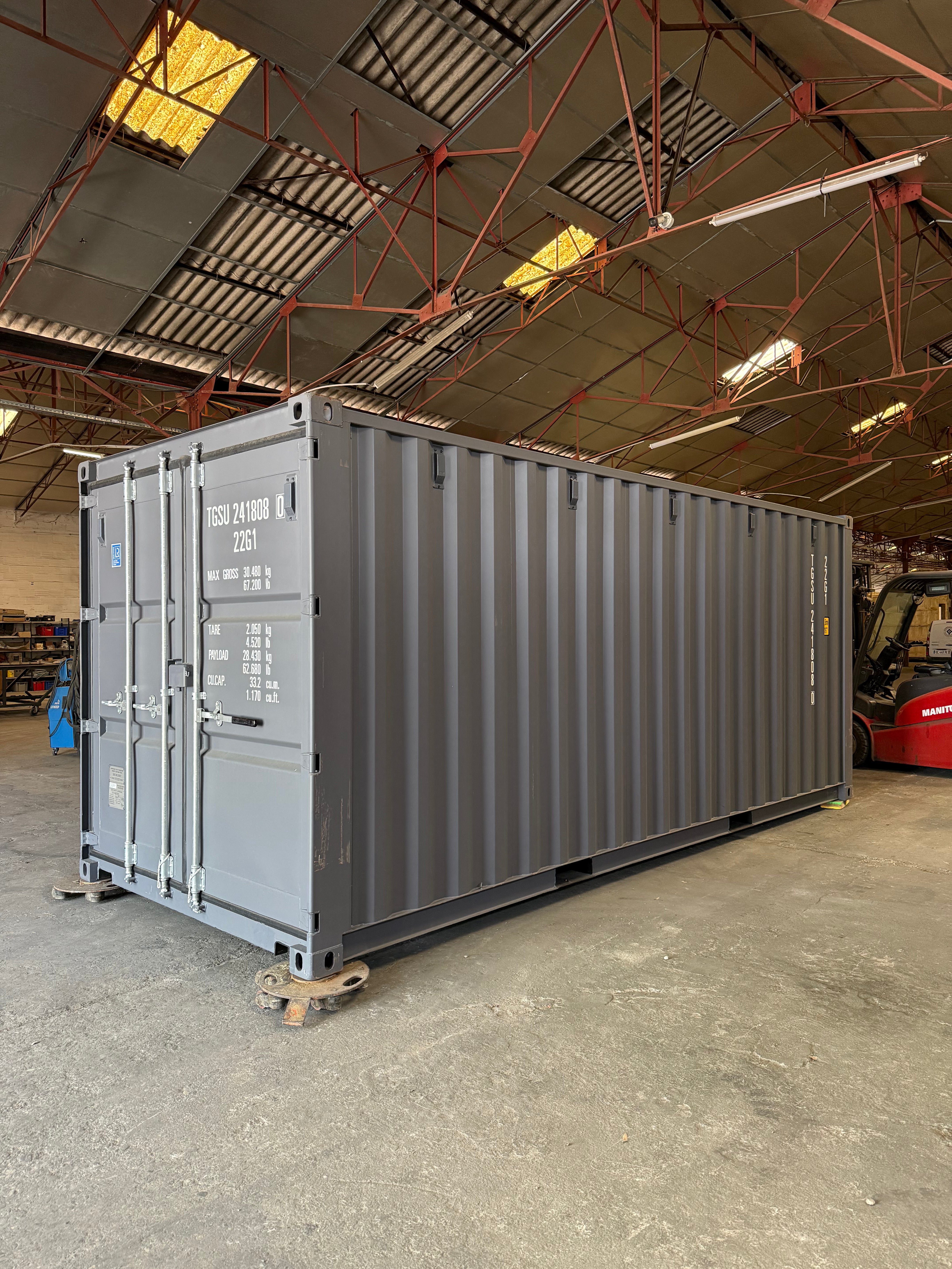 Container maritime 1er voyage gris