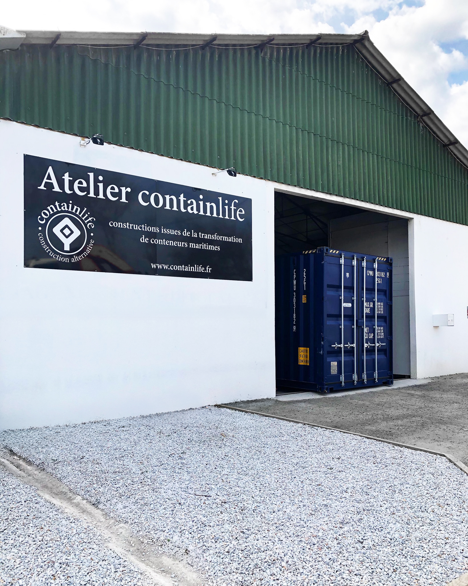 Atelier contain life