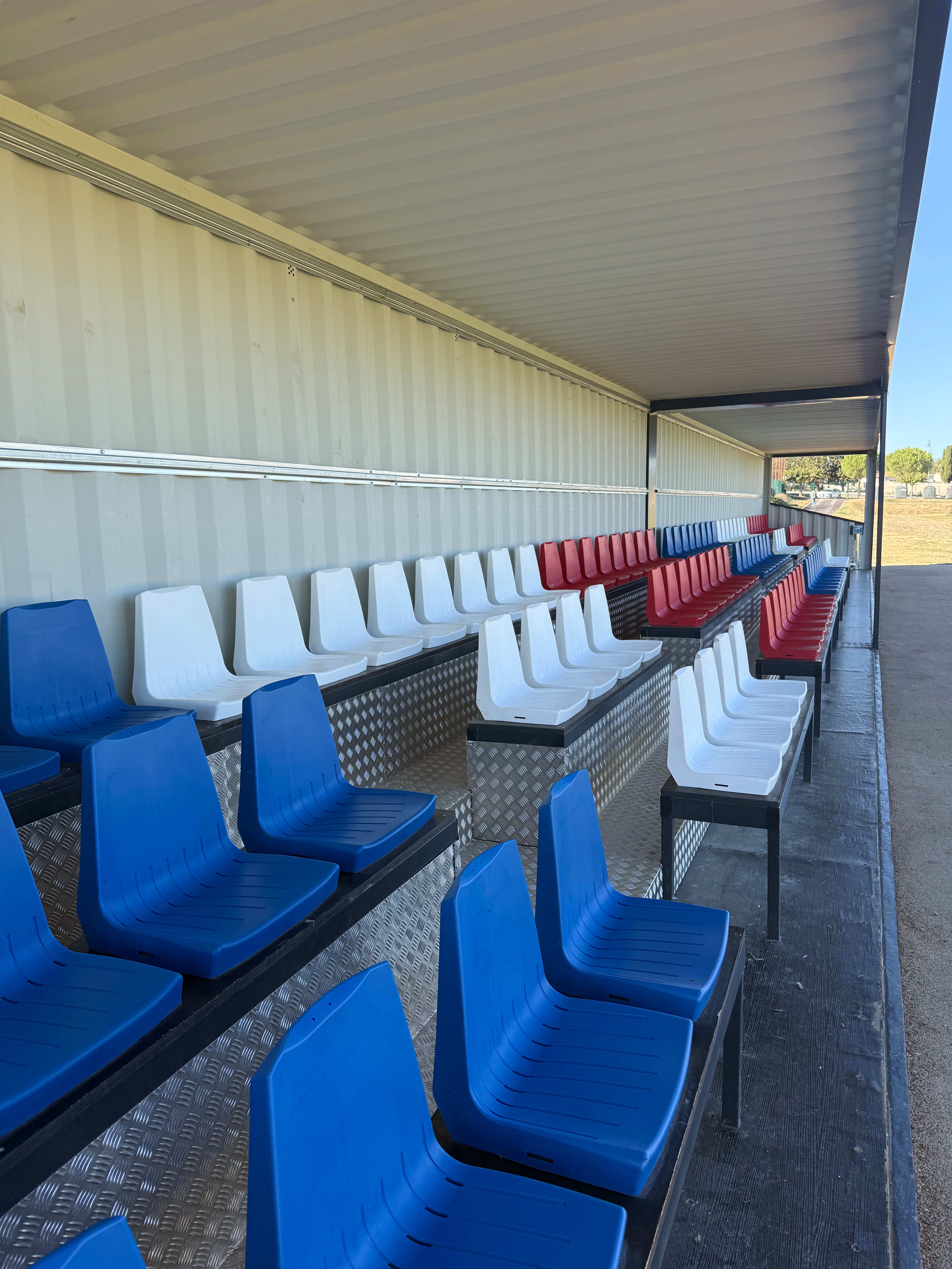 Container tribunes double -  127 places