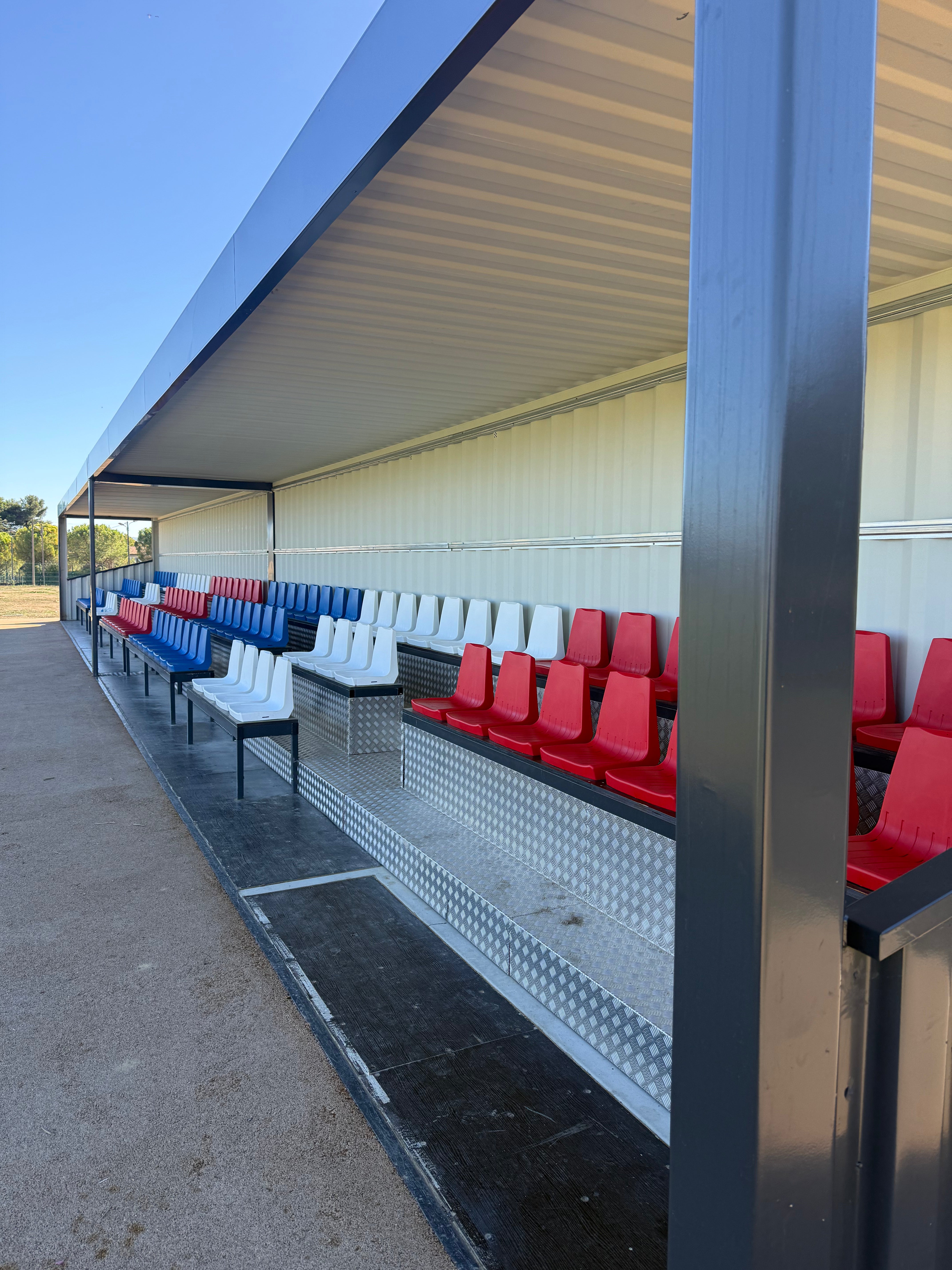 Container tribunes double -  127 places