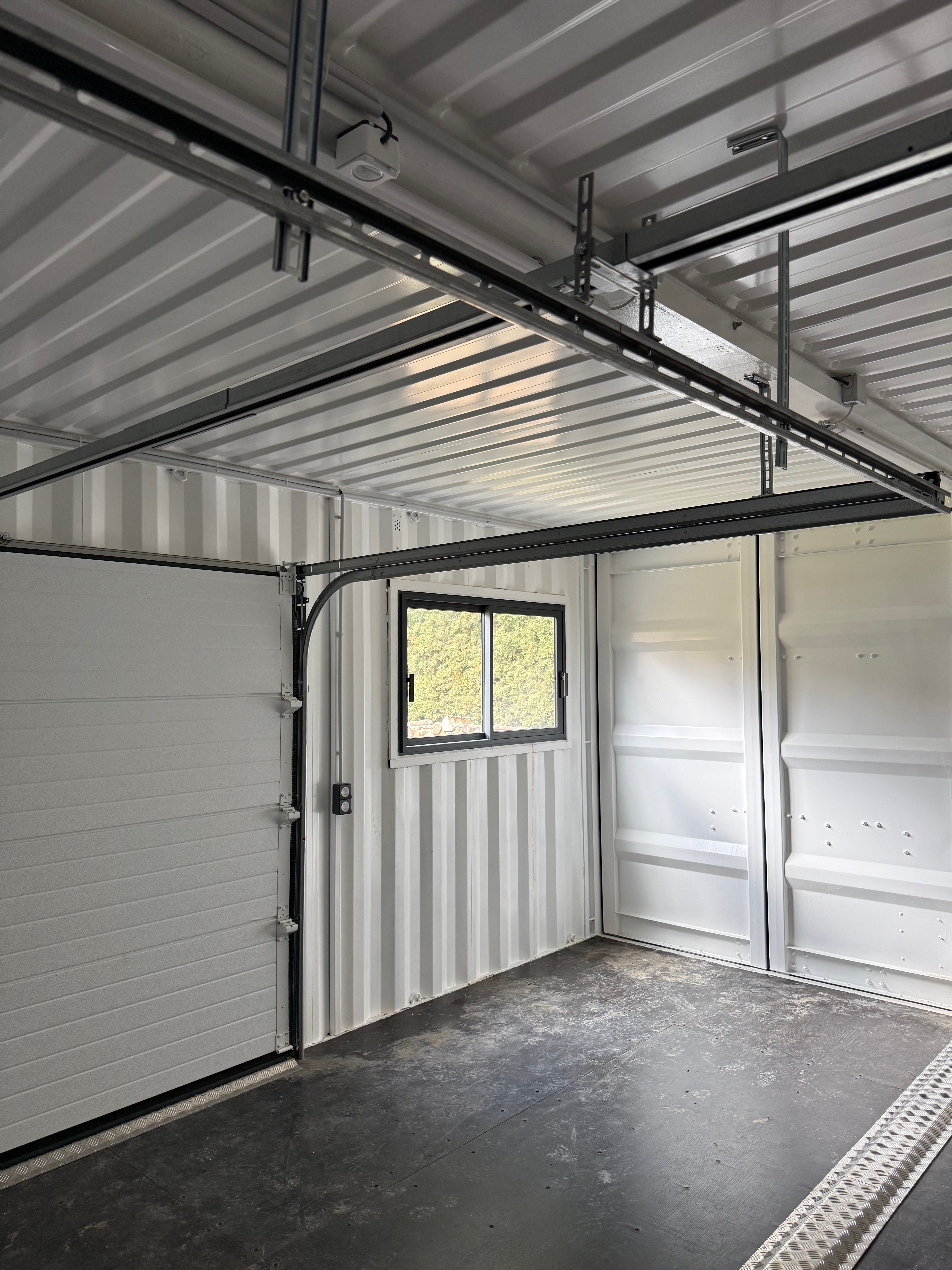 Garage container de 28m² - entièrement équipé